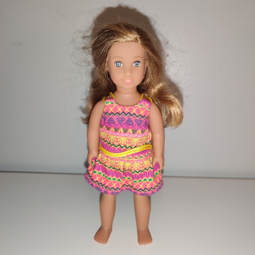 American girl mini doll Leah